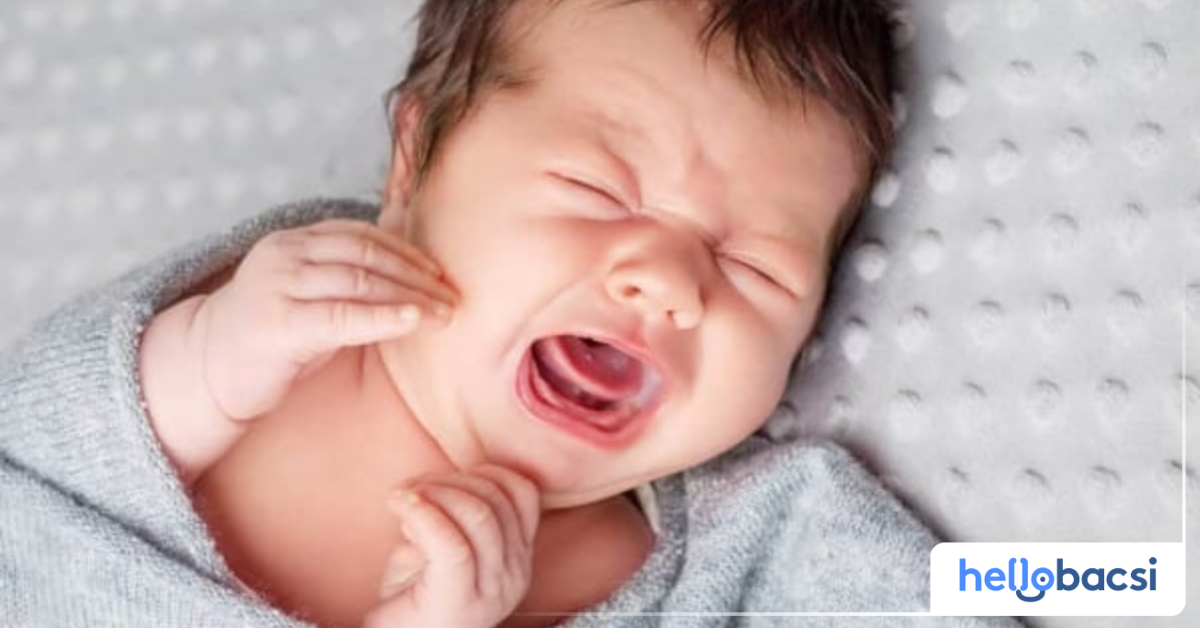 trẻ sơ sinh khóc thét khi đang ngủ